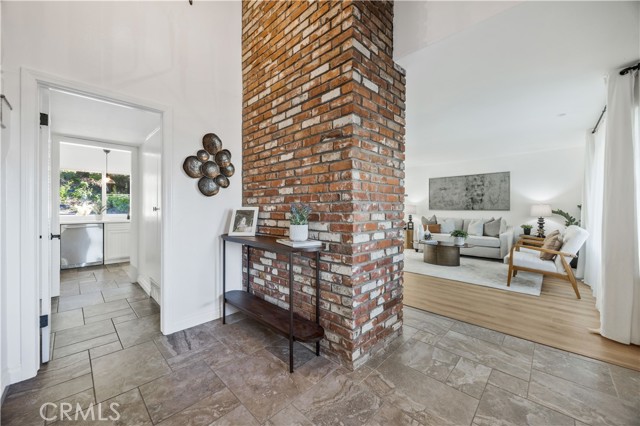 23928 Sunset Crossing Road, Diamond Bar CA: https://media.crmls.org/medias/f50982ab-125c-4356-a820-59012ffb95e6.jpg