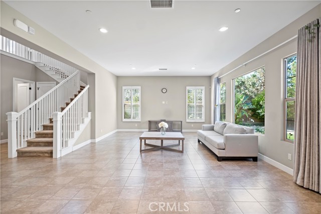 Detail Gallery Image 13 of 61 For 121 Paxton, Irvine,  CA 92620 - 4 Beds | 4/1 Baths