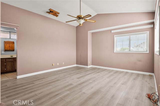 25708 Oak Ct, Moreno Valley CA: https://media.crmls.org/medias/f50a2dc5-43d9-4ca0-b258-85d5031b9c2a.jpg