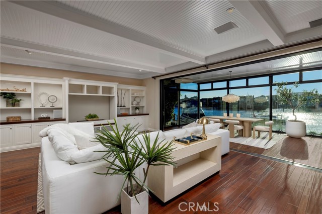 Detail Gallery Image 9 of 41 For 16631 Carousel, Huntington Beach,  CA 92649 - 4 Beds | 4/1 Baths