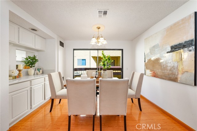Detail Gallery Image 6 of 26 For 1026 S Marengo Ave #4,  Alhambra,  CA 91803 - 3 Beds | 2/1 Baths