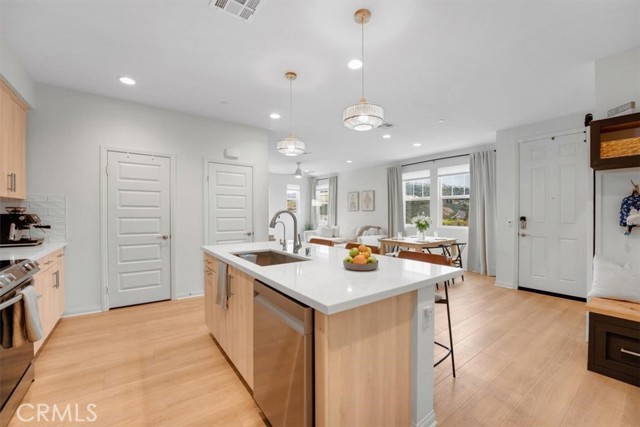 10243 Graphite Street, Spring Valley CA: https://media.crmls.org/medias/f50e13be-7a0b-4060-8973-37e8e16d4ad8.jpg