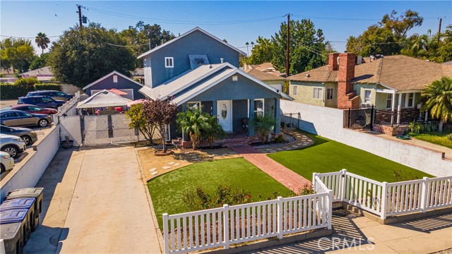 Detail Gallery Image 5 of 45 For 417 N Lamer St, Burbank,  CA 91506 - 5 Beds | 2 Baths