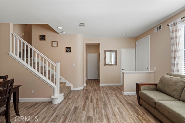 Detail Gallery Image 8 of 64 For 28381 Mirabelle Ln, Saugus,  CA 91350 - 3 Beds | 3 Baths