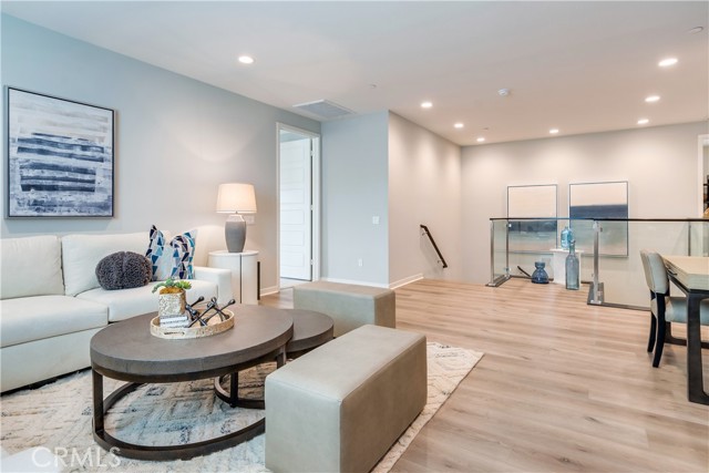 Detail Gallery Image 25 of 39 For 6509 Canyon Oaks Dr, Simi Valley,  CA 93063 - 5 Beds | 5/1 Baths