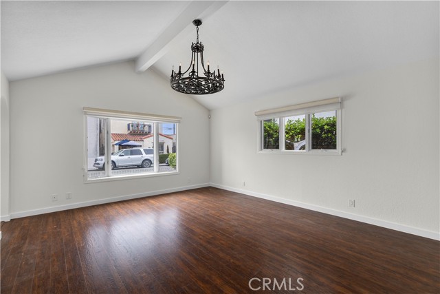 211 La Verne Avenue, Long Beach CA: https://media.crmls.org/medias/f5133d1a-56c6-4400-922a-e0df5c33894e.jpg