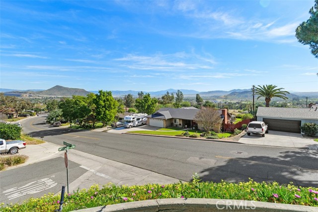 Detail Gallery Image 5 of 39 For 5425 Golden West, Jurupa Valley,  CA 92509 - 3 Beds | 3 Baths