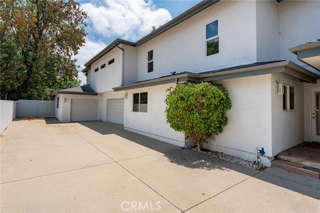22904 Calvert Street, Woodland Hills CA: https://media.crmls.org/medias/f513af67-4626-484d-8471-95faa0159c54.jpg