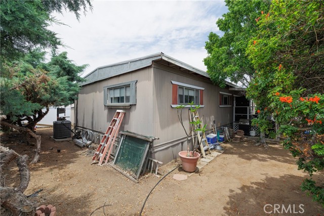 3700 Buchanan, Riverside CA: https://media.crmls.org/medias/f5142970-5ee4-4f6a-8d37-d2883328e782.jpg