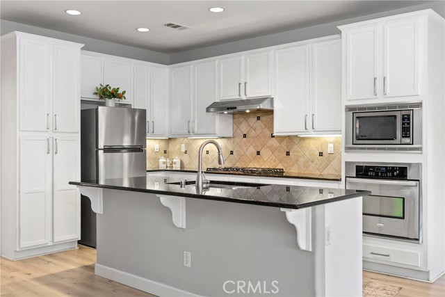 341 W Pebble Creek Lane, Orange CA: https://media.crmls.org/medias/f5143b59-28d1-4fab-9e11-11aed55ebc28.jpg
