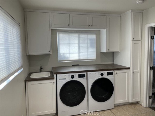 Detail Gallery Image 8 of 13 For 18004 Martha St, Encino,  CA 91316 - 3 Beds | 3 Baths