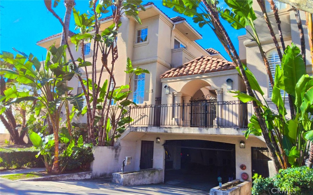 813 N Martel Avenue #2