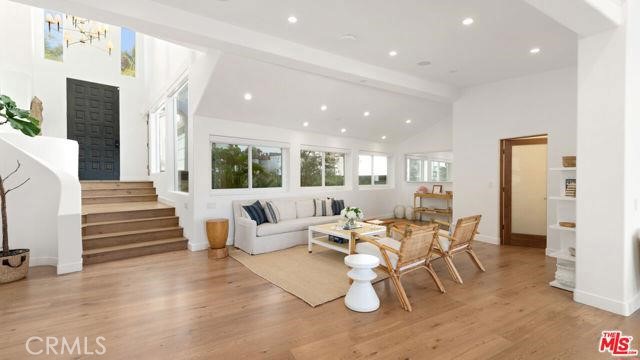 Detail Gallery Image 8 of 69 For 31654 Broad Beach Rd, Malibu,  CA 90265 - 4 Beds | 3/1 Baths