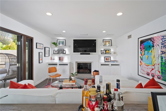 20051 Lawson Lane, Huntington Beach CA: https://media.crmls.org/medias/f514c010-e216-4bf3-a0c6-e7e81c7daff3.jpg