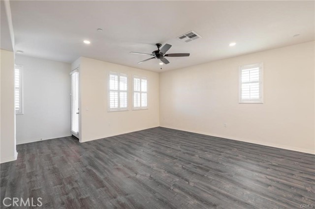 Detail Gallery Image 5 of 18 For 120 S Pacific Ave #39,  Santa Ana,  CA 92703 - 4 Beds | 3/1 Baths