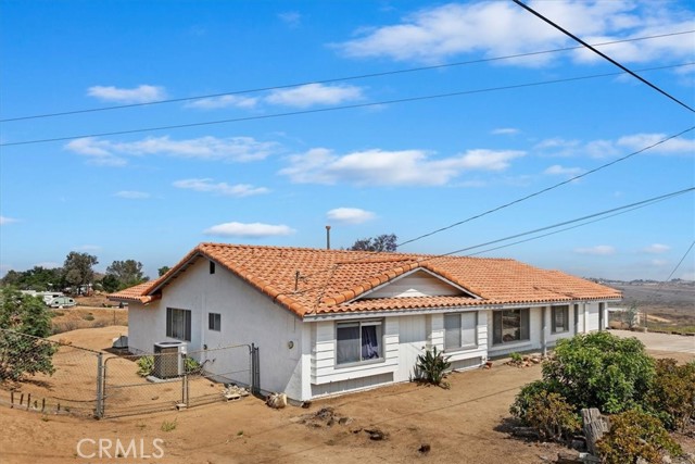 20061 Lounsberry Road, Perris CA: https://media.crmls.org/medias/f515e168-ef97-404d-ab2f-385811e15df5.jpg