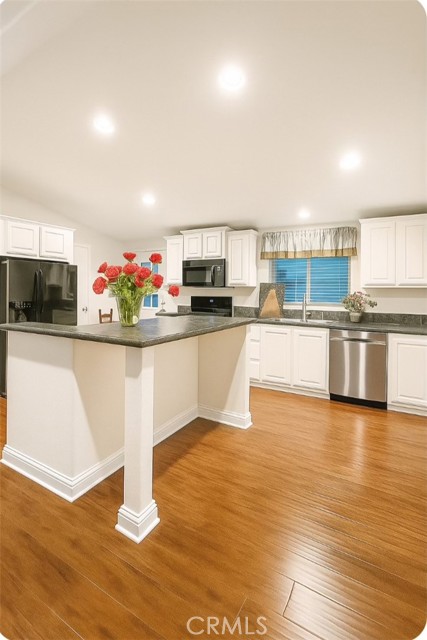 Detail Gallery Image 15 of 41 For 4382 Lahaina Dr, Huntington Beach,  CA 92649 - 3 Beds | 2 Baths