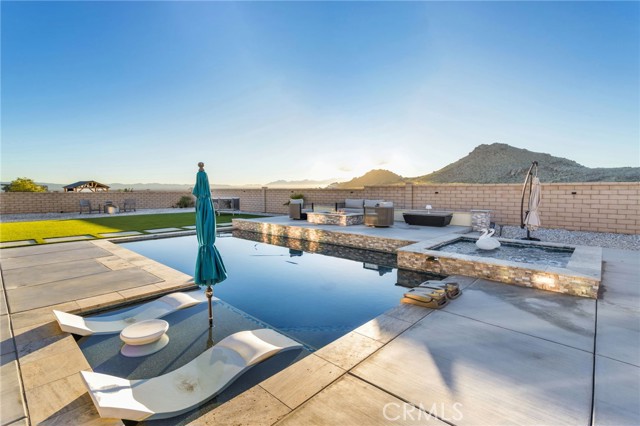 Detail Gallery Image 15 of 73 For 17066 Takipi Rd, Apple Valley,  CA 92307 - 3 Beds | 3 Baths