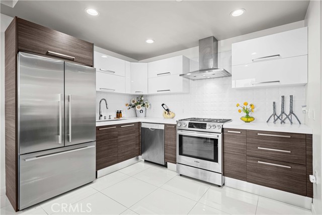 Detail Gallery Image 18 of 45 For 4485 Hazeltine Ave #1,  Sherman Oaks,  CA 91423 - 2 Beds | 2/1 Baths