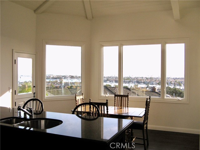 Detail Gallery Image 14 of 31 For 900 Kings, Newport Beach,  CA 92663 - 5 Beds | 3/1 Baths