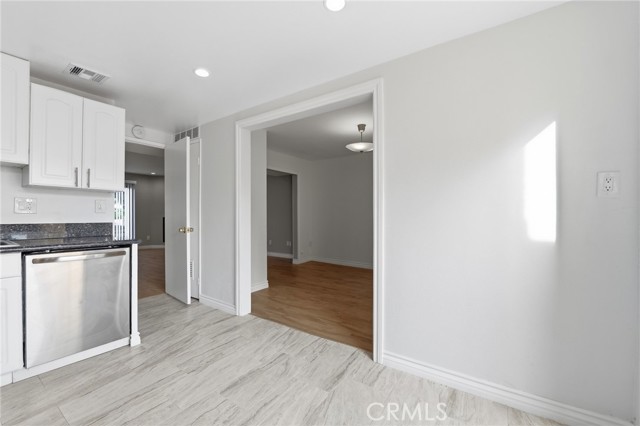 Detail Gallery Image 10 of 32 For 8633 Balboa #20,  Northridge,  CA 91325 - 3 Beds | 3 Baths