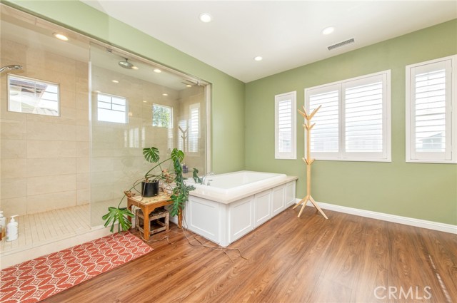 Image 36 of 66 For 220 Barnes  