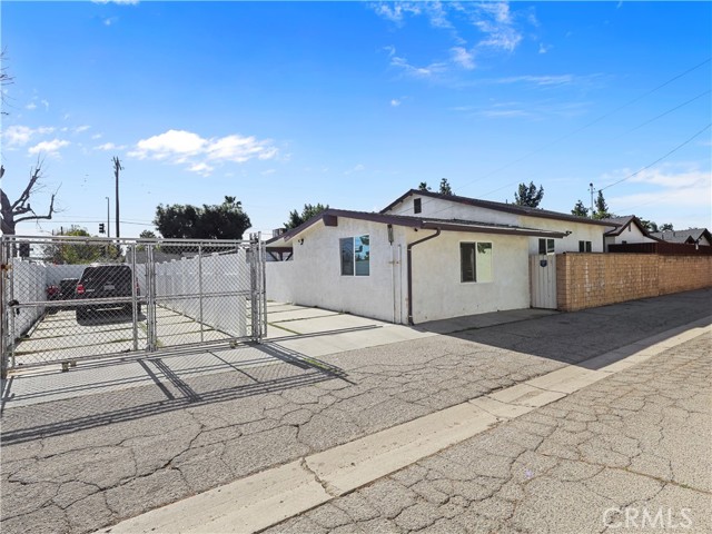 Detail Gallery Image 3 of 33 For 15803 Chatsworth St, Granada Hills,  CA 91344 - 3 Beds | 2 Baths