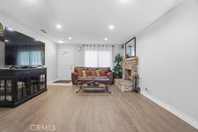 Detail Gallery Image 6 of 42 For 20070 Winton, Corona,  CA 92881 - 4 Beds | 2 Baths