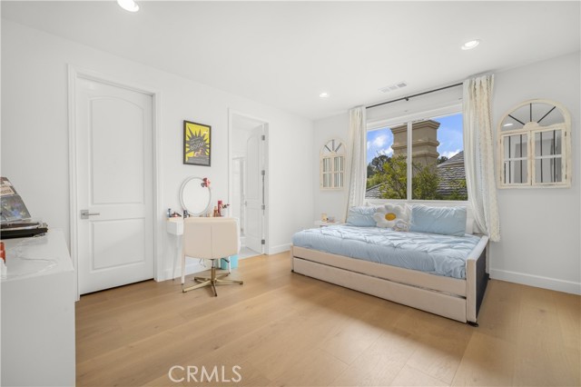 5366 Collingwood Circle, Calabasas CA: https://media.crmls.org/medias/f51a1ac3-9615-42cc-9cc9-f470638a624e.jpg