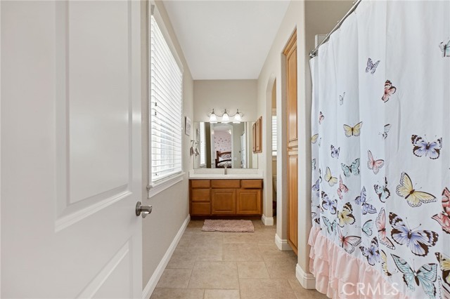 Detail Gallery Image 33 of 73 For 14260 Chinook Rd, Apple Valley,  CA 92307 - 5 Beds | 5/3 Baths