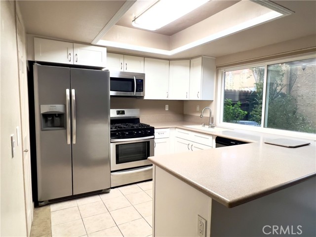 Detail Gallery Image 5 of 18 For 20127 Leadwell St #6,  Winnetka,  CA 91306 - 2 Beds | 2/1 Baths