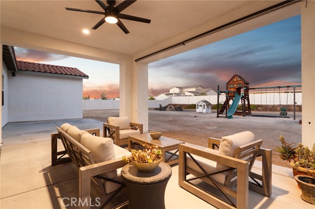 17042 Meteor Way, Riverside CA: https://media.crmls.org/medias/f51f59a5-3e7d-45e7-b73e-b1882b7f1cca.jpg