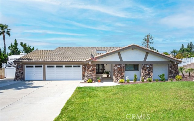 Detail Gallery Image 3 of 46 For 2071 N Redding Way, Upland,  CA 91784 - 3 Beds | 3 Baths