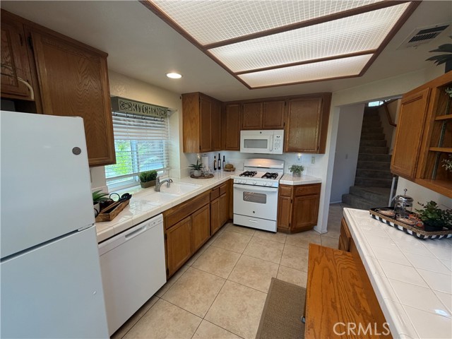 Detail Gallery Image 10 of 52 For 2720 E Walnut #73,  Orange,  CA 92867 - 3 Beds | 3 Baths