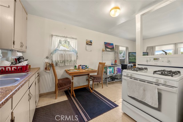 418 W Olive Avenue, La Habra CA: https://media.crmls.org/medias/f520fc67-68eb-42d2-8a83-62fee83230f4.jpg