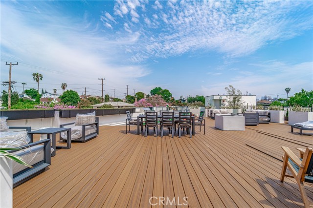 2828 London Street, Los Angeles CA: https://media.crmls.org/medias/f5213a73-7cf7-48a0-be30-c0fb9f1230e9.jpg