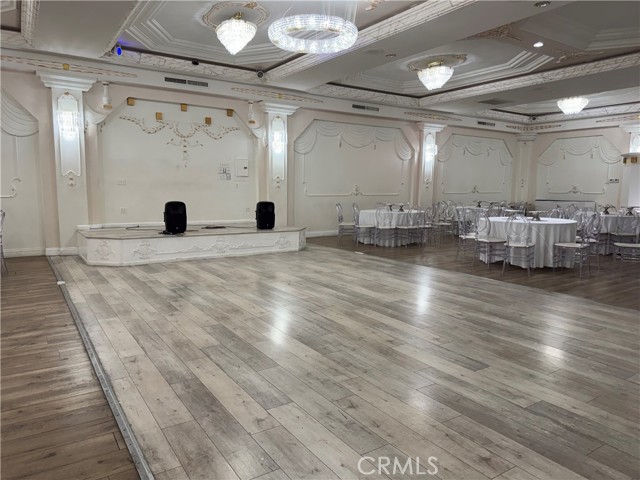 Image 2 of 30 For 18407 Sherman Way