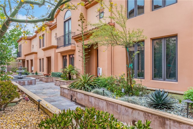 66 N Allen Avenue, Pasadena CA: https://media.crmls.org/medias/f5221311-49b1-43d9-97d0-de006eafb7b7.jpg