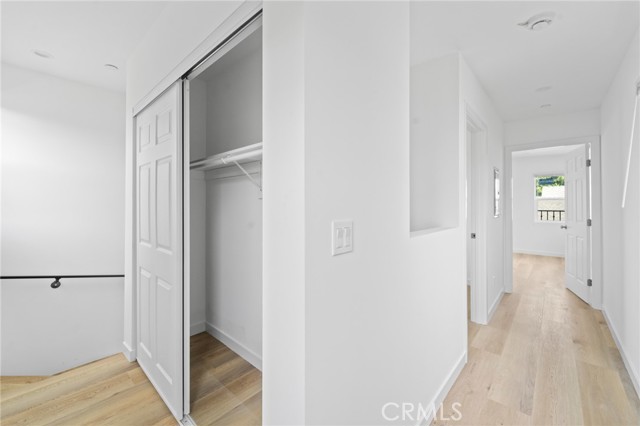 18656 Runnymede Street, Reseda CA: https://media.crmls.org/medias/f522d2d9-3118-4124-89b0-08e3916e5572.jpg