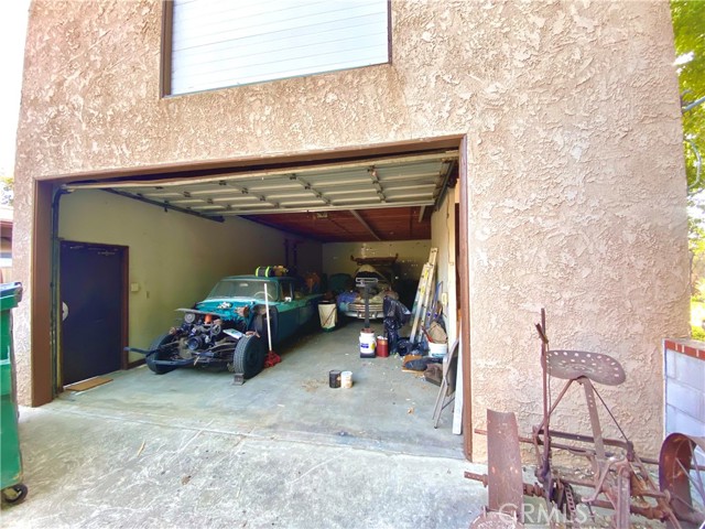 1st story det garage