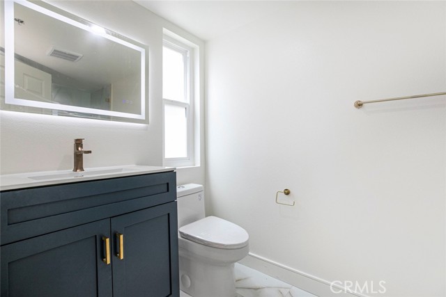 116 W Maple, Glendale CA: https://media.crmls.org/medias/f523c0ef-f56c-4ff9-9c47-4db9e0bb8574.jpg