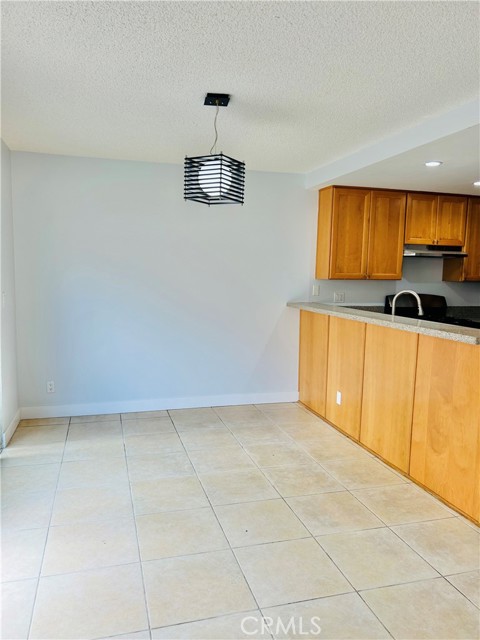 Detail Gallery Image 4 of 5 For 9800 Vesper Ave #140,  Panorama City,  CA 91402 - 3 Beds | 1/1 Baths