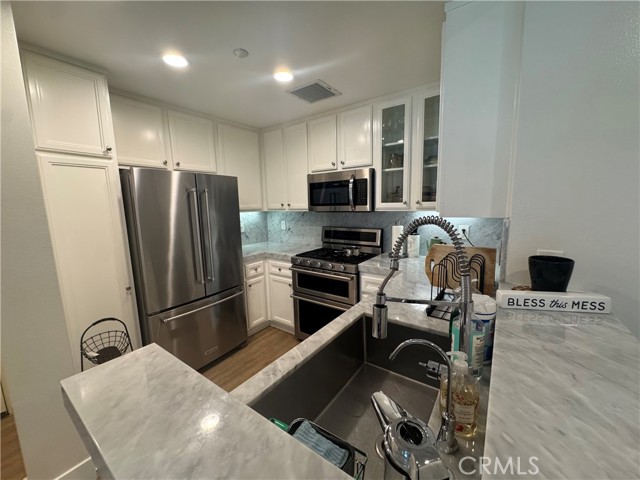 120 Jadestone, Irvine CA: https://media.crmls.org/medias/f5261c51-1228-4d9a-87bc-d2cae13e3782.jpg