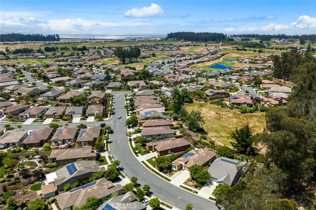 https://media.crmls.org/medias/f5266b92-4153-45ff-ab1a-48a8415190cf.jpg?preset=X-Large