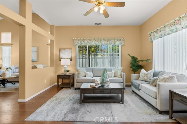 8 Chatri Circle, Lake Forest CA: https://media.crmls.org/medias/f5276956-0d9d-4678-8a42-9f09dbae5b1c.jpg