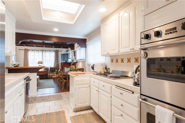 2216 Grandview Avenue, Manhattan Beach, California 90266, 2 Bedrooms Bedrooms, ,1 BathroomBathrooms,Residential,Sold,Grandview,SB17056643