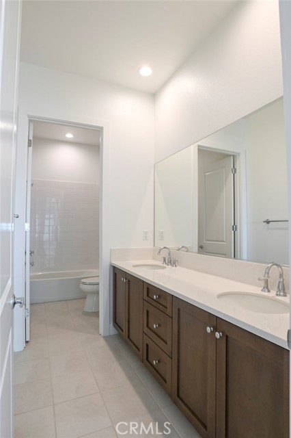 Detail Gallery Image 31 of 65 For 20552 Edgewood Ct, Chatsworth,  CA 91311 - 5 Beds | 5/1 Baths