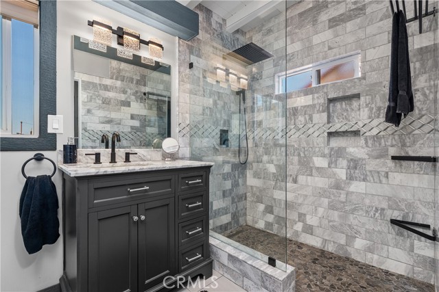 10739 Helendale photo 24