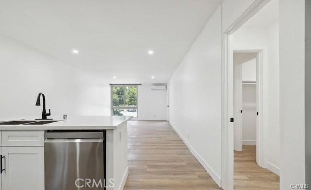 Detail Gallery Image 5 of 22 For 17000 Burbank Bld #214,  Encino,  CA 91316 - 1 Beds | 1 Baths