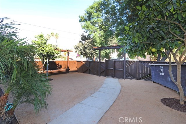 Image 26 of 71 For 1361 Armadale Avenue